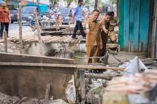 Drainase Jalan Paus Diperbesar, Banjir Arifin Ahmad Jadi Target Penanganan
